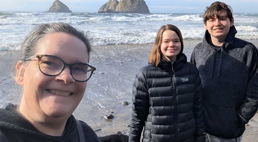 Kate Keller With Her Daughter And Son At The Beach